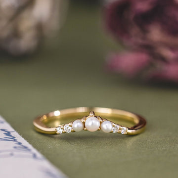 the-margaret-delicate-curved-diamond-contour-band