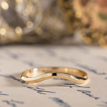 the-vela-solid-gold-contour-band-knife-edge