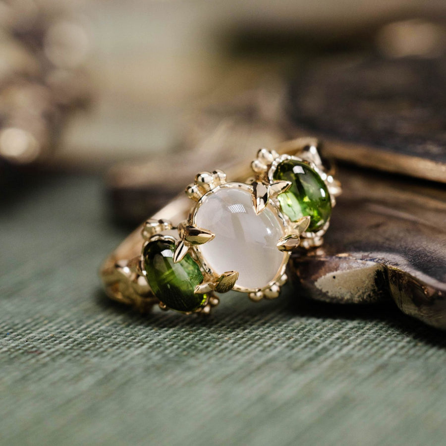 Cabochon Engagement Rings | Smooth, Timeless Beauty