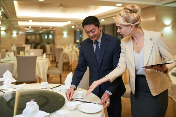 Pros and Cons of Hiring a Wedding Planner vs. a DIY Wedding