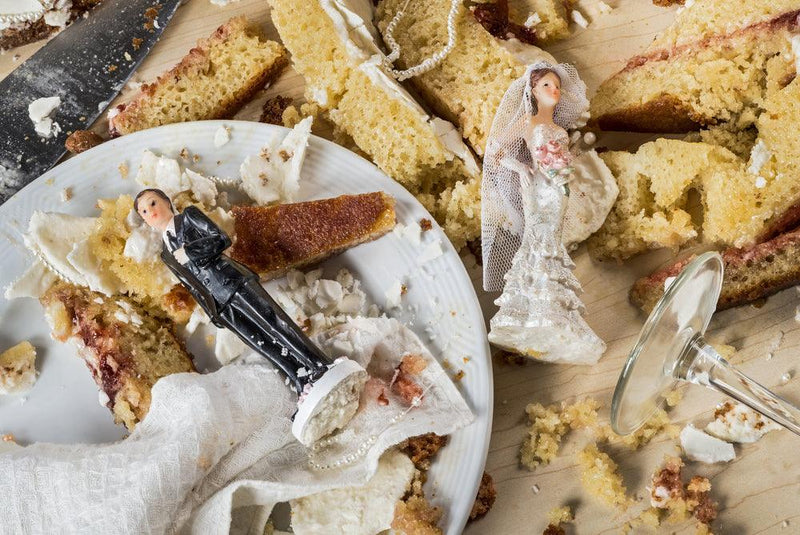 wedding disaster with wedding cake
