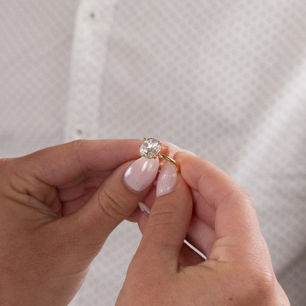 Online vs. In-Person Wedding Ring Shopping: Pros, Cons & Our Recommendations