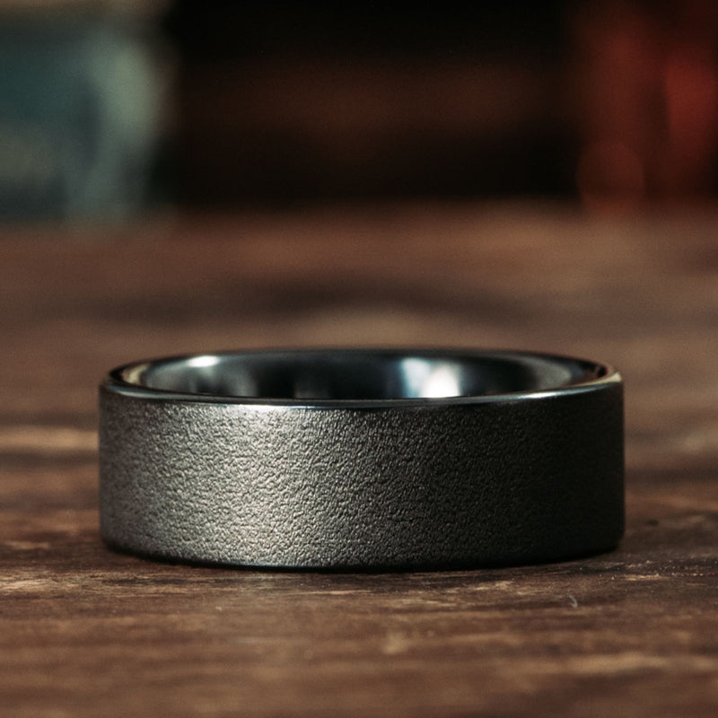 Rustic and Main Men's Apollo Noir Hammered Black Titanium Wedding Band