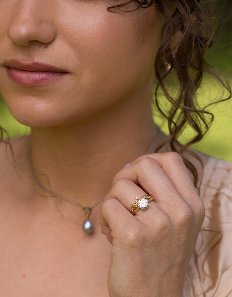 Nature-Inspired Diamond Leaf Contour Band