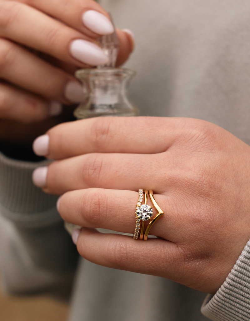 Deep V Diamond Pavé Guard Band