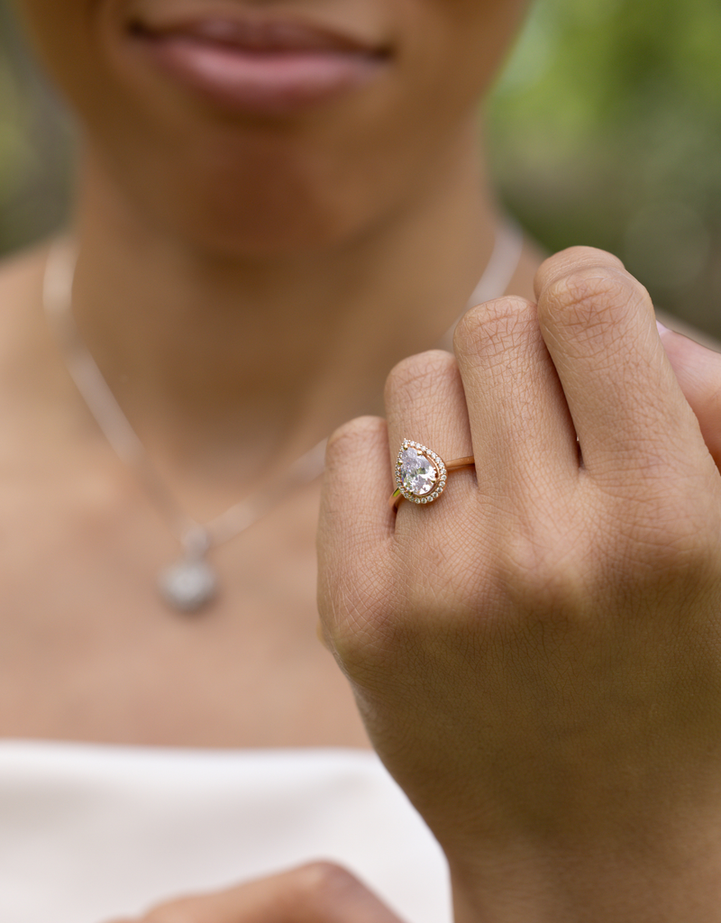 Pear-Shaped Diamond with Diamond Halo