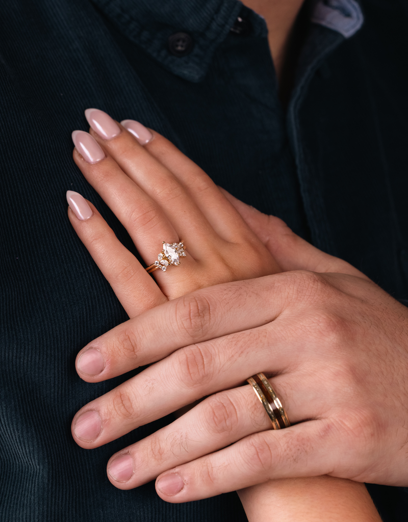 Crown-Shaped Contour Band with Diamond Clusters