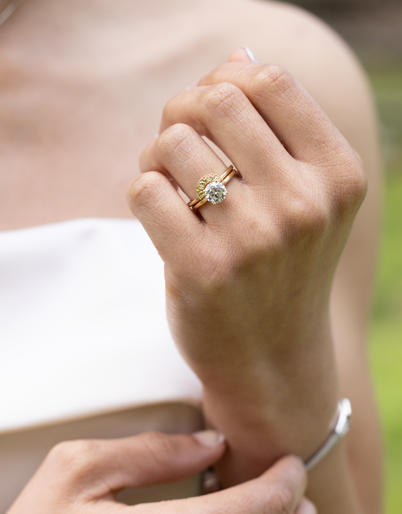 Crown-Shaped Contour Band with Milgrain Edge