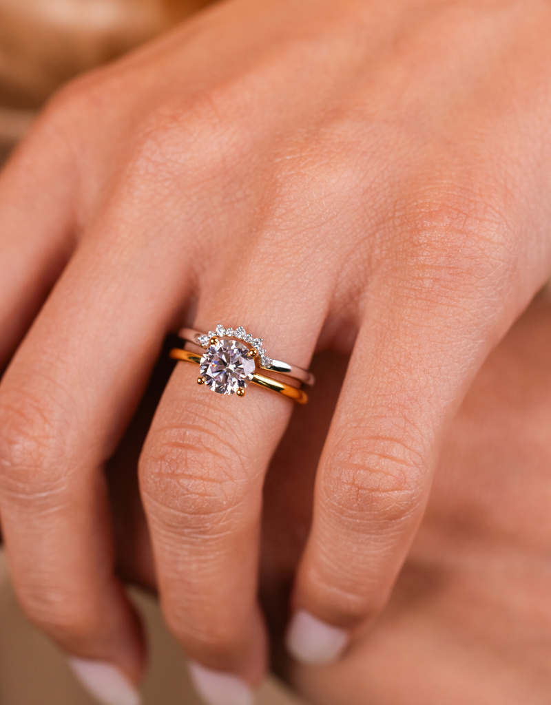 Scalloped Diamond Contour Band