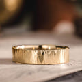 alder-mens-bark-textured-gold-wedding-band
