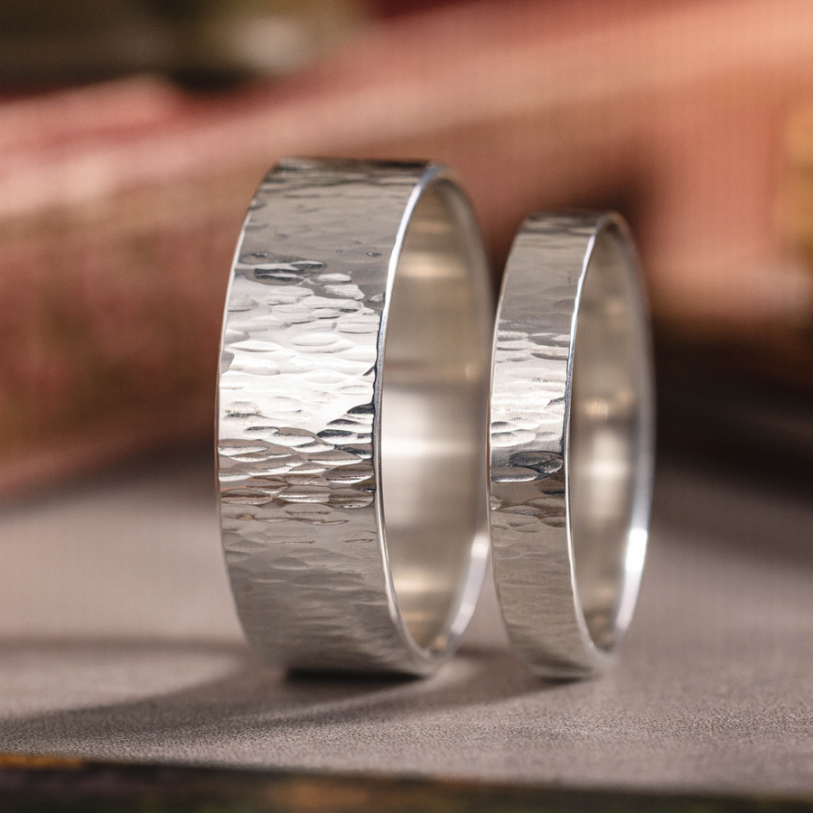 :: Shown in Men’s 8mm & Women’s 4mm Wide | Silver