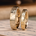 :: Shown in Men’s 7mm & Women’s 4mm Wide | Yellow Gold