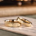 :: Shown in Men’s 7mm & Women’s 4mm Wide | Yellow Gold