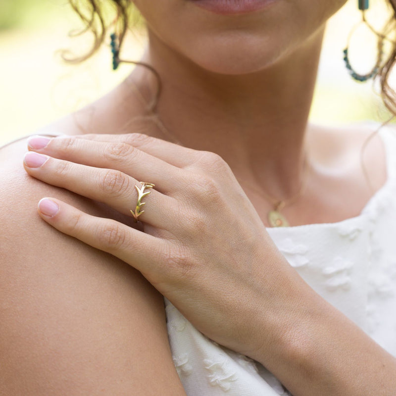 antler-inspired-womens-wedding-band-the-meadow-rustic-and-main