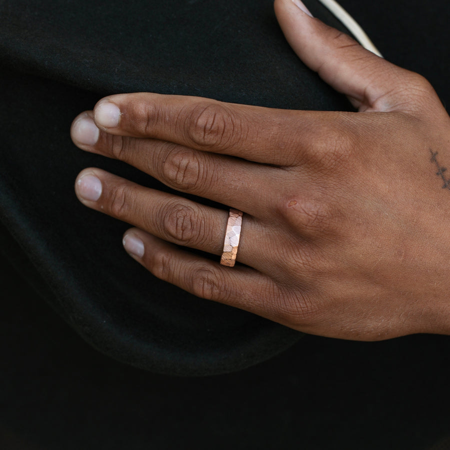 apollo-5mm-6mm-mens-faceted-rose-gold-wedding-band