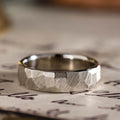 apollo-5mm-6mm-mens-hammered-white-gold-wedding-band