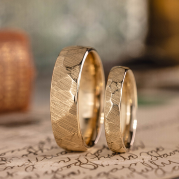 :: Shown in Men’s 6mm & Women’s 4mm Wide | Yellow Gold