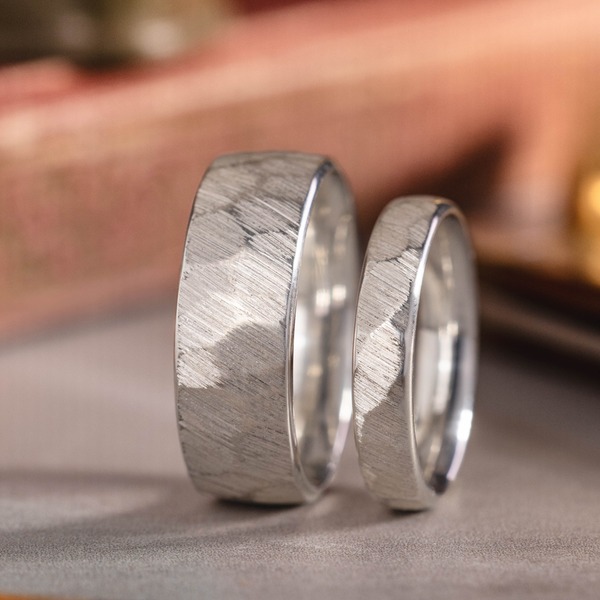 :: Shown in Men’s 8mm & Women’s 4mm Wide | Silver
