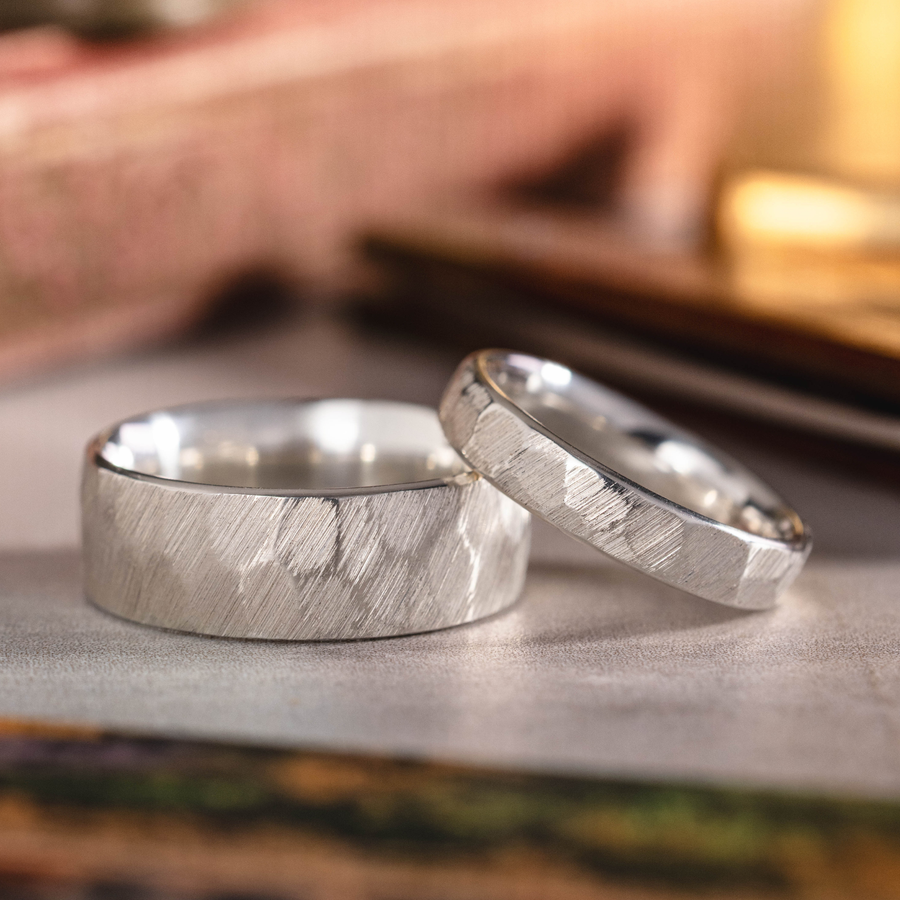 :: Shown in Men’s 8mm & Women’s 4mm Wide | Silver
