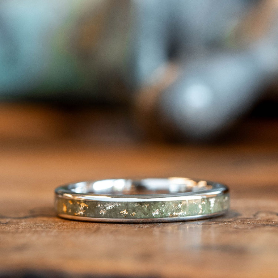 aurora-womens-gold-peridot-ring-gold-silver-flakes