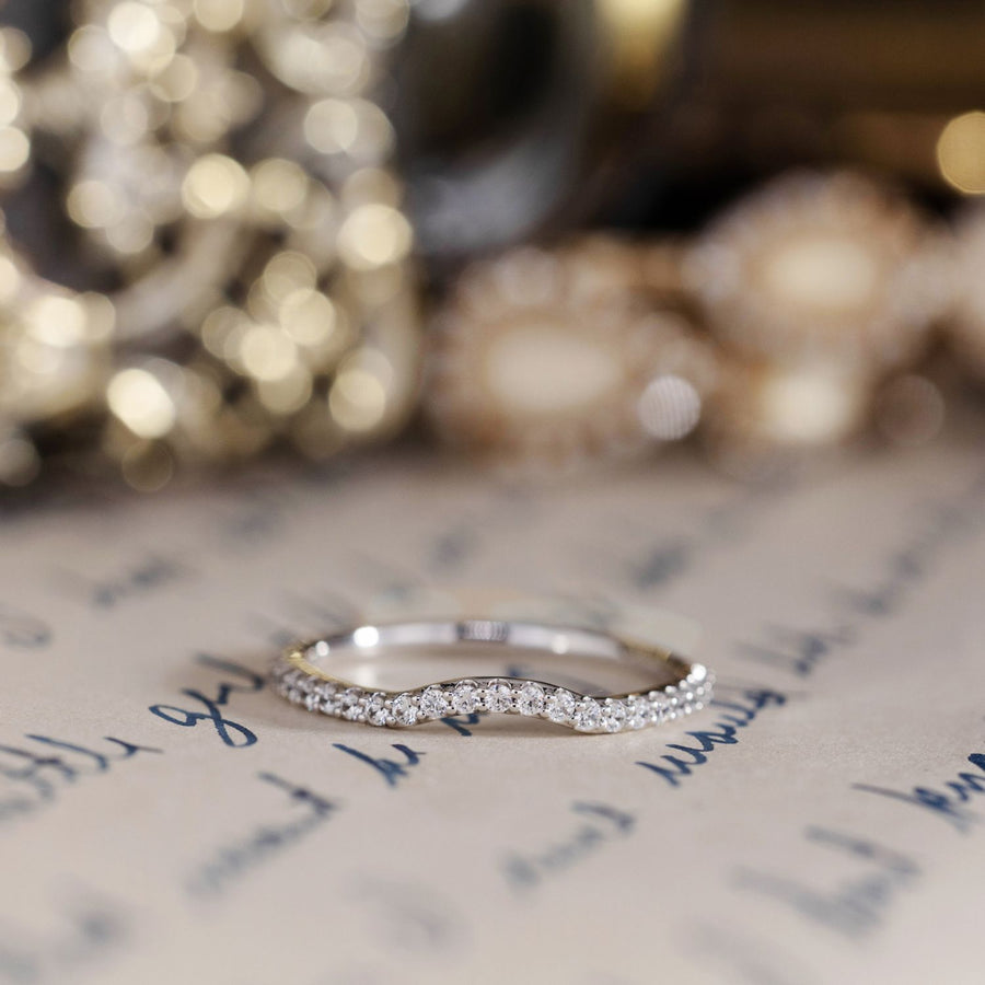 diamond-pave-contour-band-the-emma-rustic-and-main
