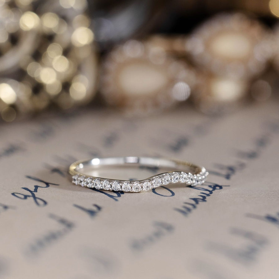 diamond-pave-contour-band-the-emma-rustic-and-main