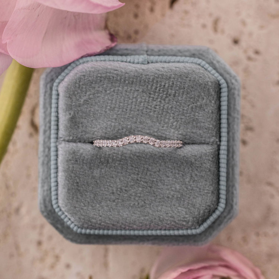 diamond-pave-contour-band-the-emma-rustic-and-main