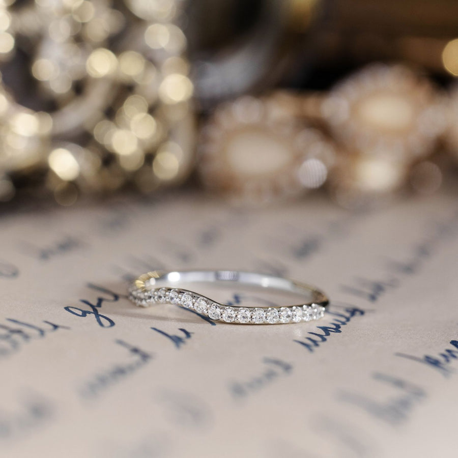 diamond-pave-contour-band-the-emma-rustic-and-main