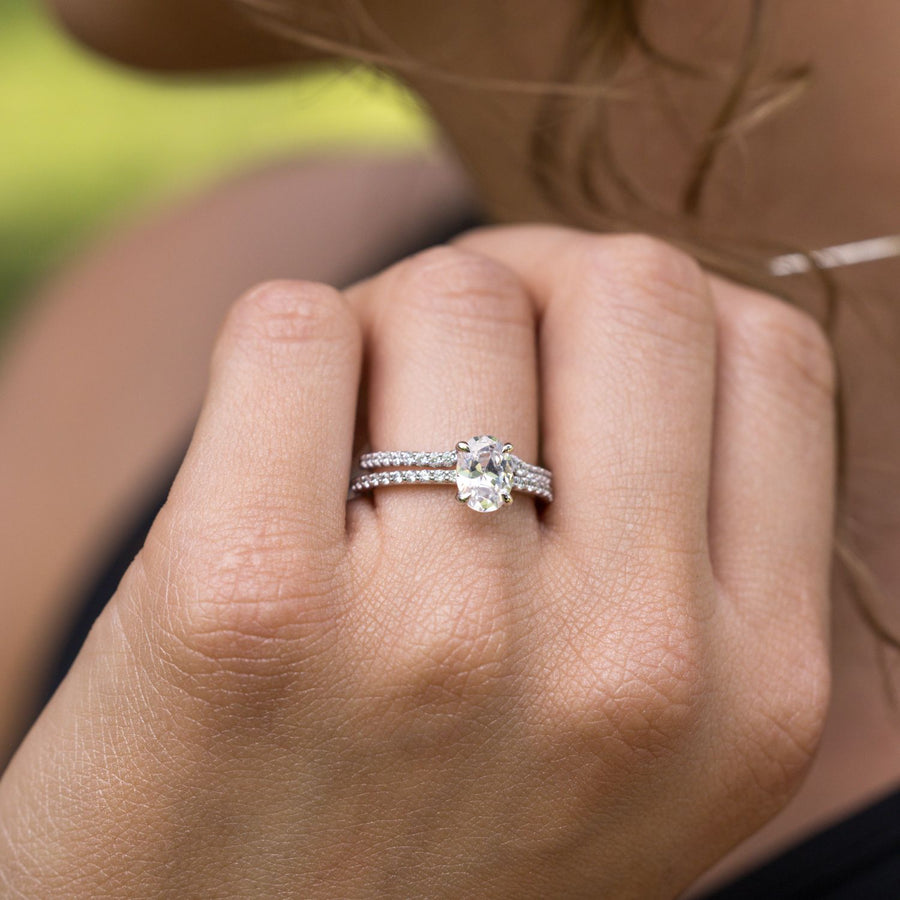 diamond-pave-contour-band-the-emma-rustic-and-main