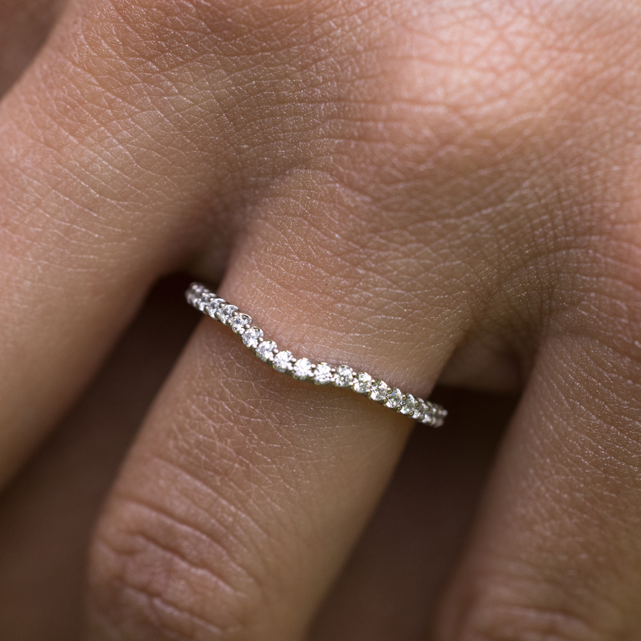 diamond-pave-contour-band-the-emma-rustic-and-main