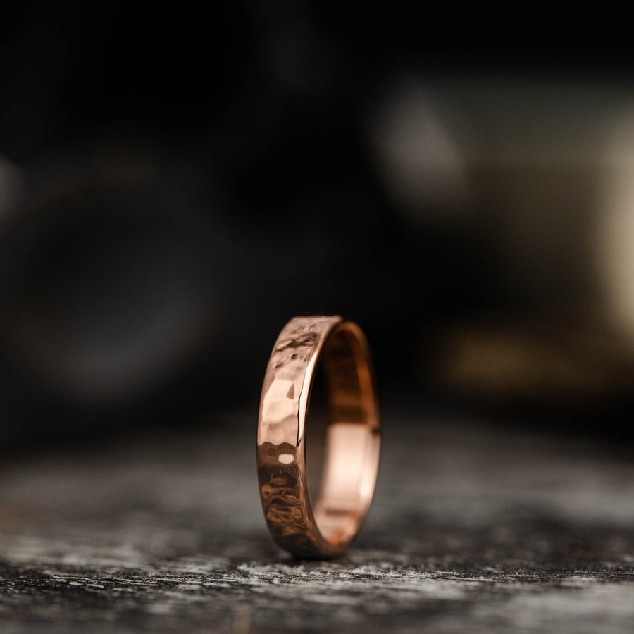 edisto-womens-hammered-rose-gold-wedding-band