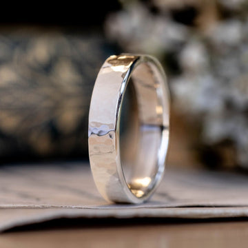 :: Shown in 4mm Wide | White Gold 