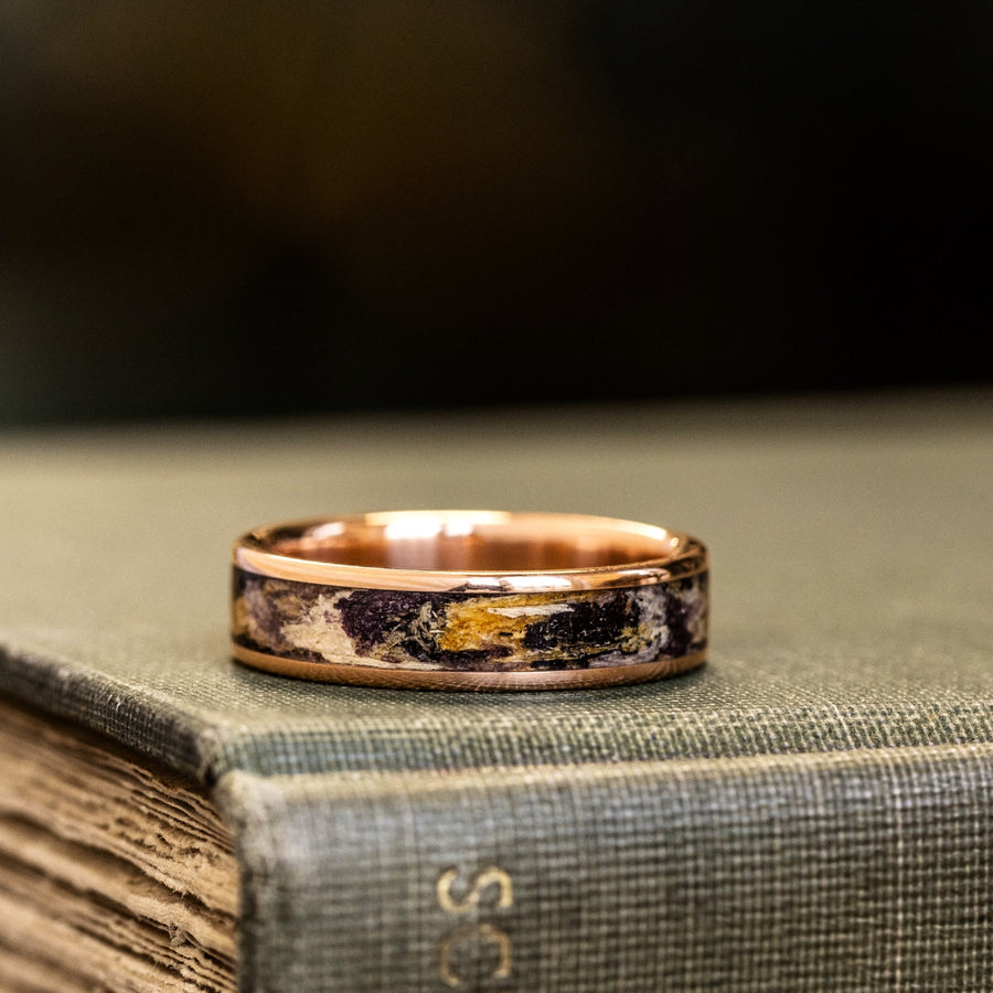 The Renoir | Men's Gold Wedding Band with Lilacs & Chrysanthemums