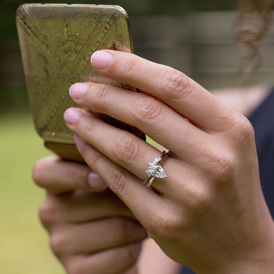 The Julia & Bea | Pear-Shaped Diamond Solitaire & Scalloped Diamond Contour Bridal Set