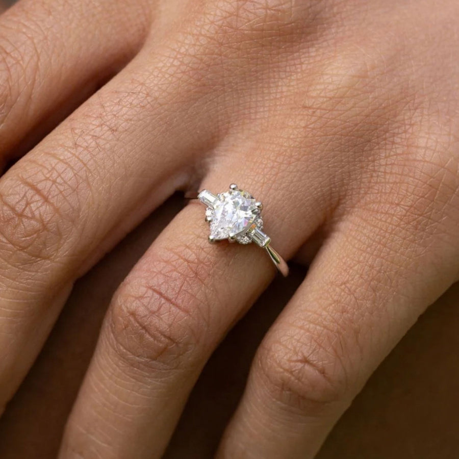 The Juno & Vesper | Pear-Shaped Diamond & V-Shaped Pavé Bridal Set