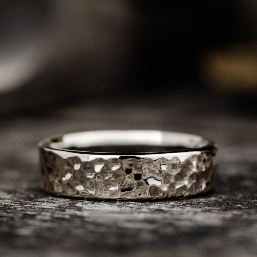 marsh-mens-hammered-gold-wedding-band-6mm