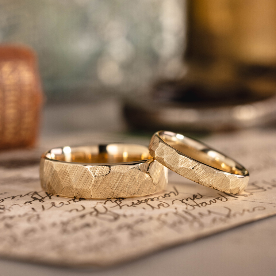 :: Shown in Men’s 6mm & Women’s 4mm Wide | Yellow Gold