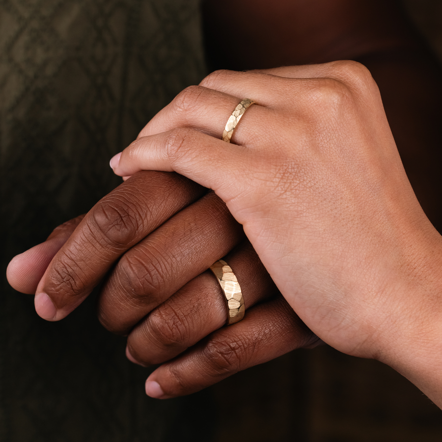 :: Shown in Men’s 8mm & Women’s 4mm Wide | Yellow Gold