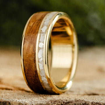 :: Shown in 18k Yellow Gold | 8mm Wide