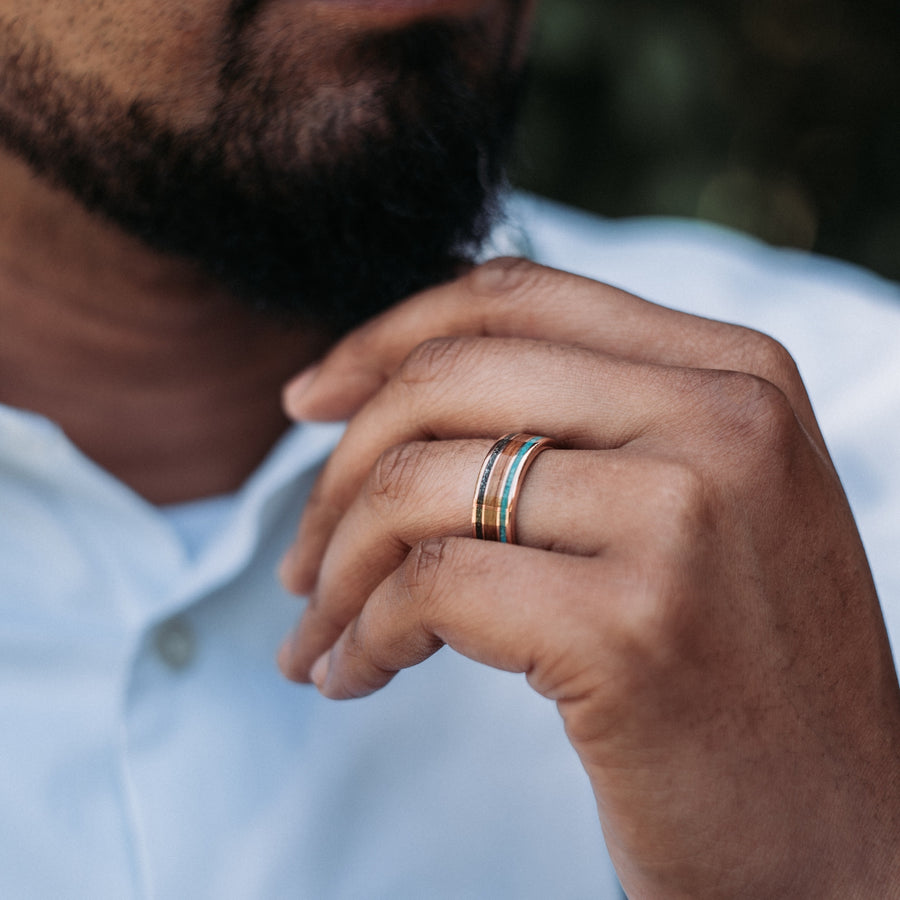 ::Shown in 10k Rose Gold 8mm Wide. Actual product is 10K White Gold 7mm Wide.