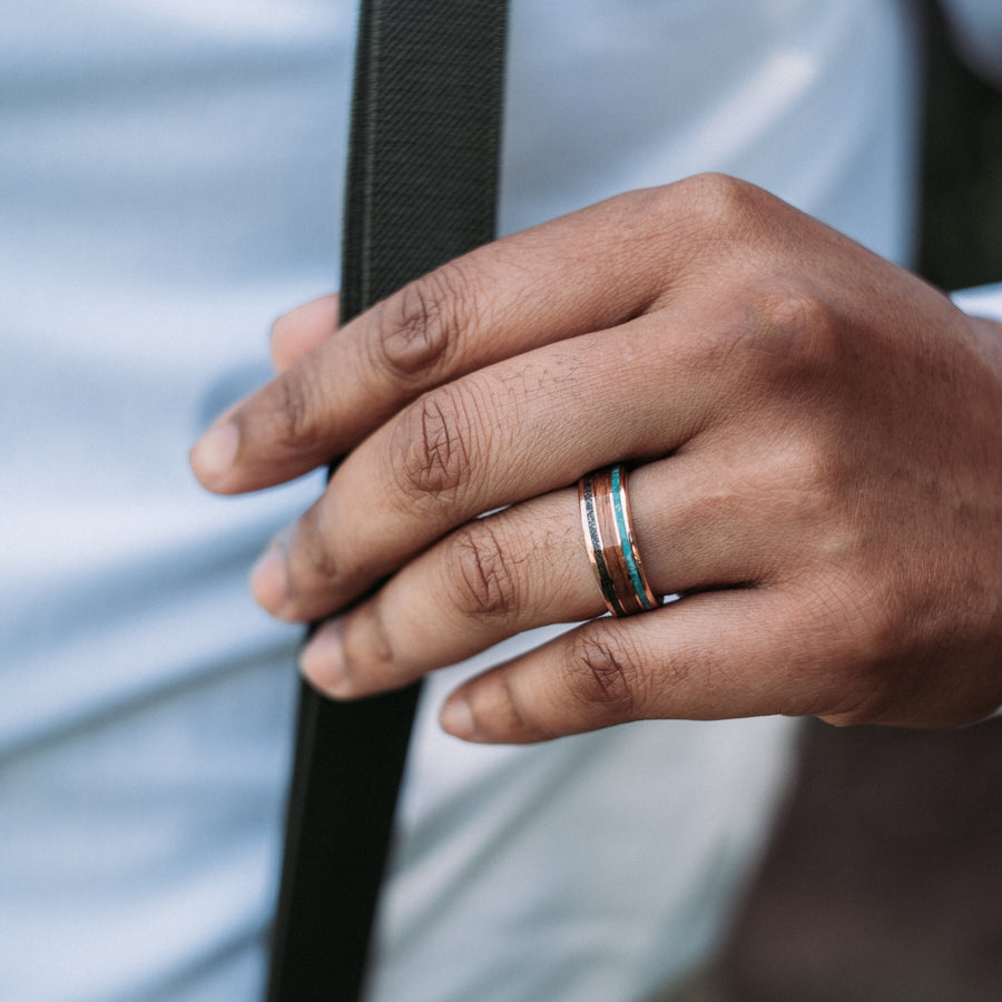::Shown in 10k Rose Gold 8mm Wide. Actual product is 10K White Gold 7mm Wide.