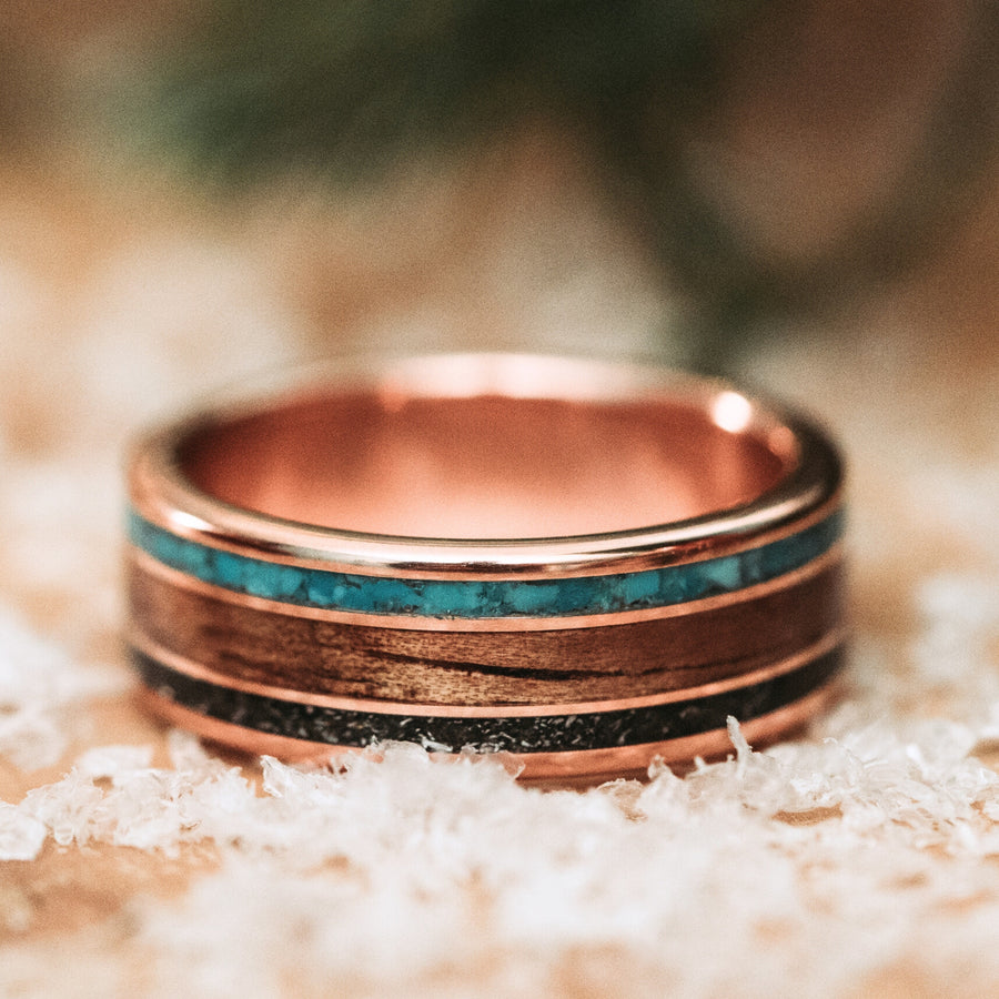 ::Shown in 10k Rose Gold 8mm Wide. Actual product is 10K White Gold 7mm Wide.