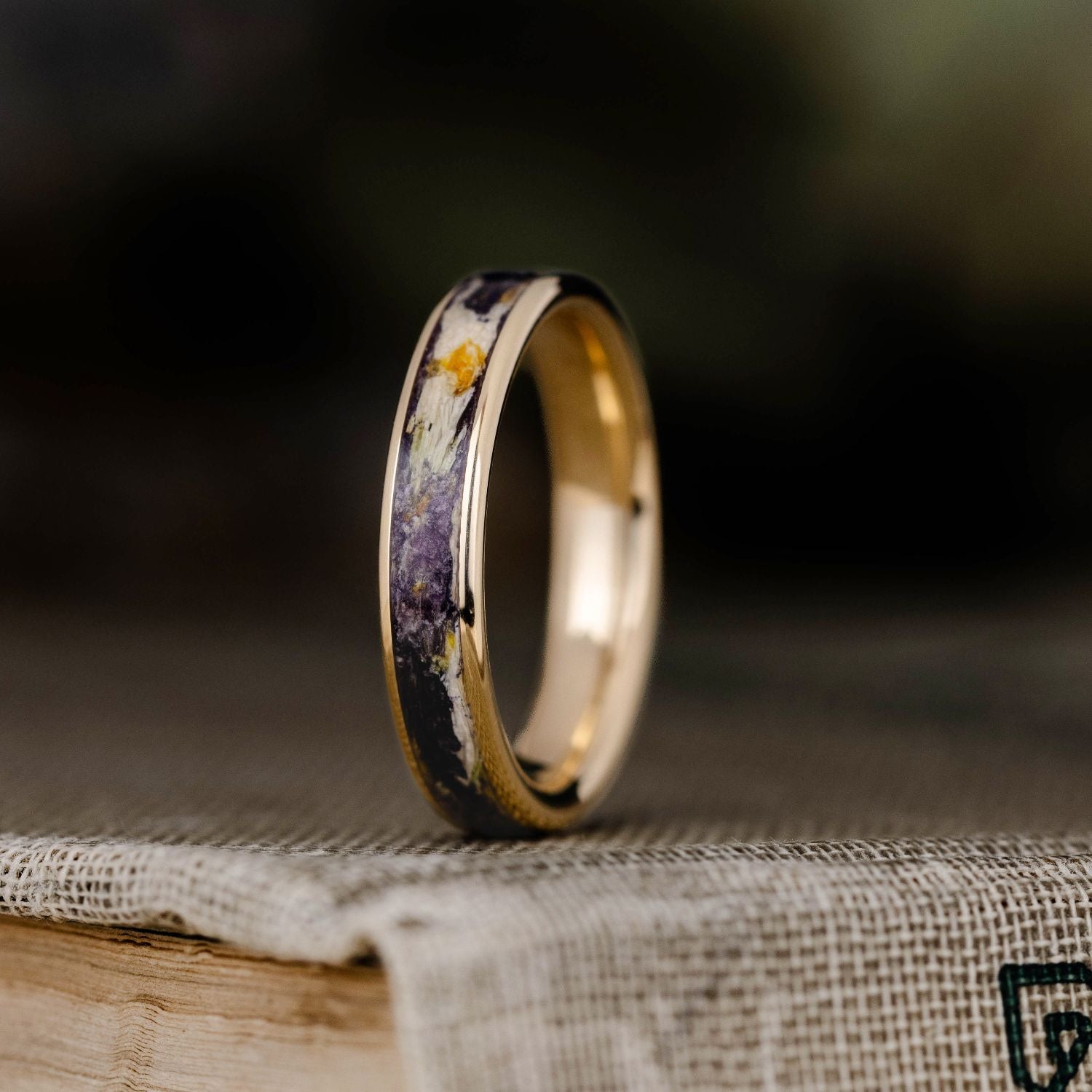 The Morisot - Women's Gold Wedding Band with Lilacs and