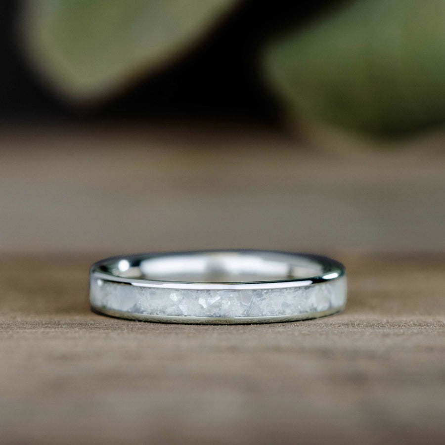 :: Shown in 18k White Gold | 3mm Wide