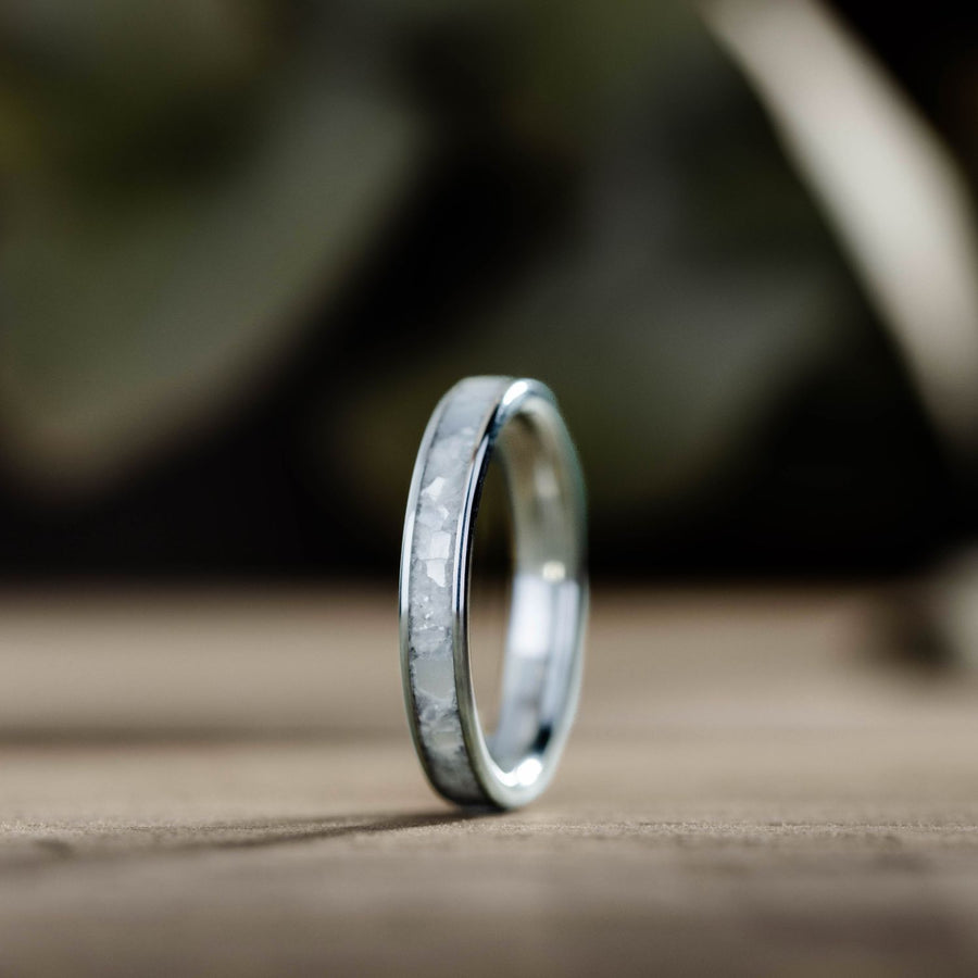 :: Shown in 18k White Gold | 3mm Wide