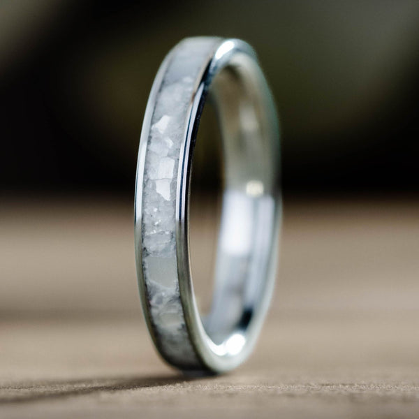 :: Shown in 18k White Gold | 3mm Wide