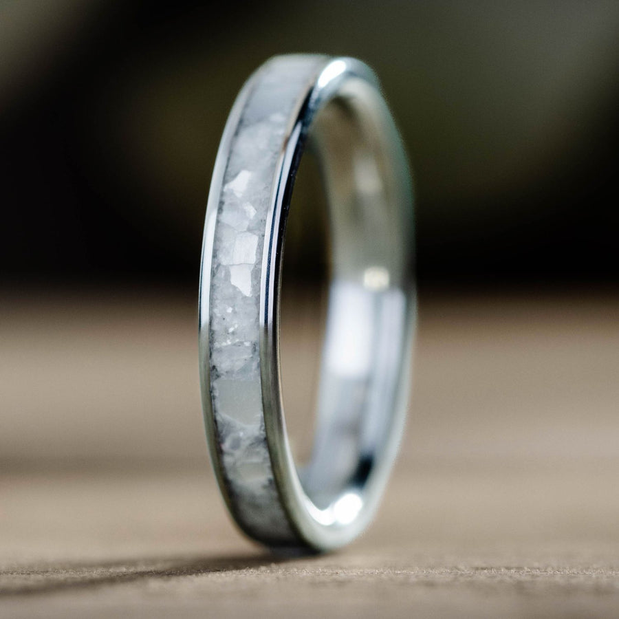 :: Shown in 18k White Gold | 3mm Wide