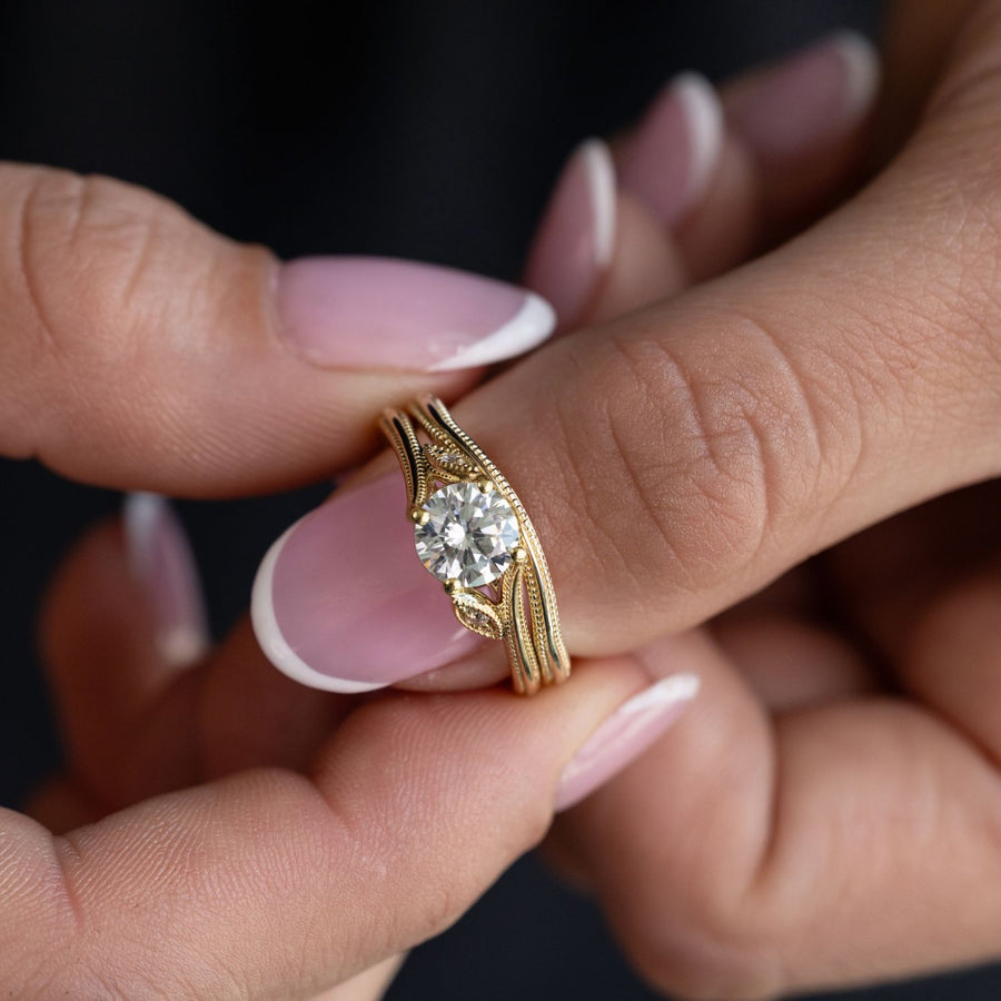 Vintage-Style Round Diamond Engagement Ring with Nature-Inspired Split Shank Setting
