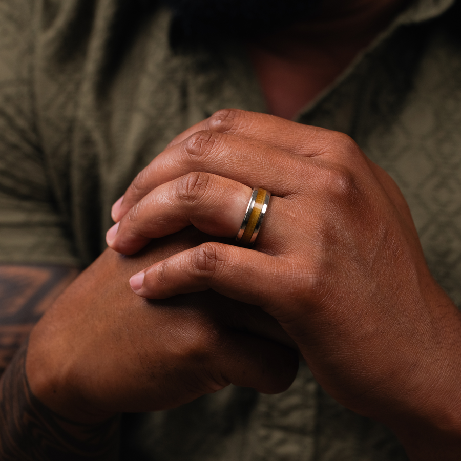 the-uss-texas-mens-gold-wedding-band-battleship-wood-inlay 