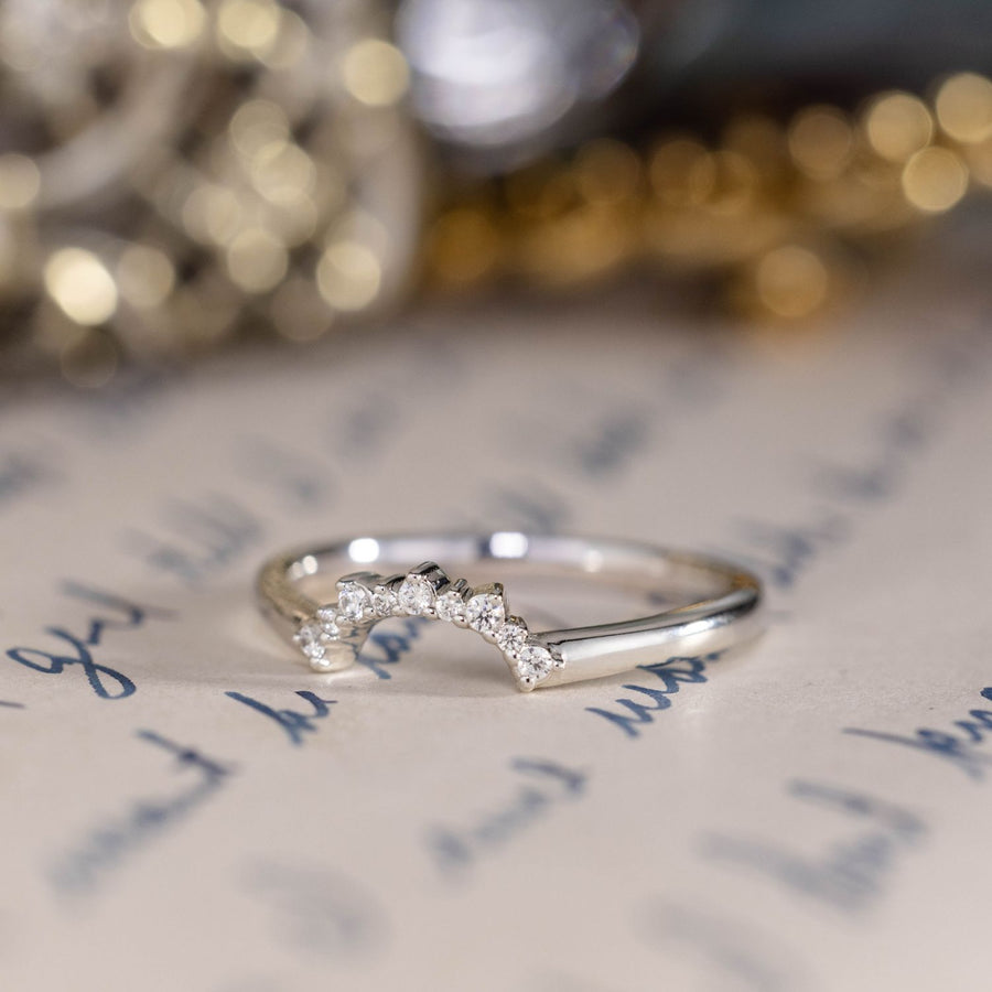 scalloped-diamond-contour-wedding-band-the-bea-rustic-and-main